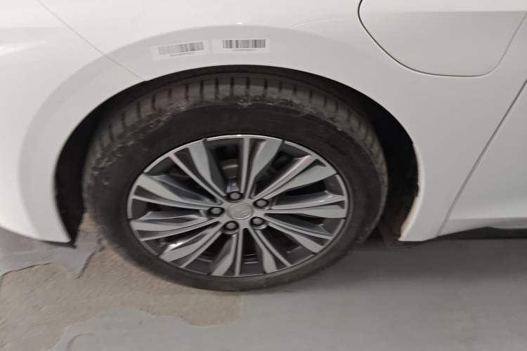 Used Hongqi E-QM5 2022 431 km Charge & Enjoy Edition Left Front Wheel Hub