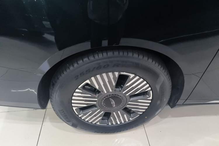 Used Geely Galaxy LEVC L380 2024 140-Degree 6-Seater All-Wheel-Drive Ultra