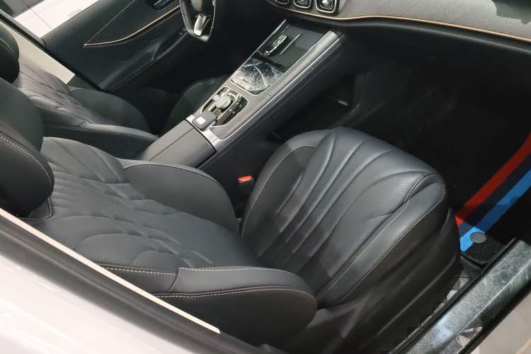 Used Chery Tiggo 9 2025 2.0T Dual-Clutch Two-Wheel Drive Comfort Edition 5 Seats
