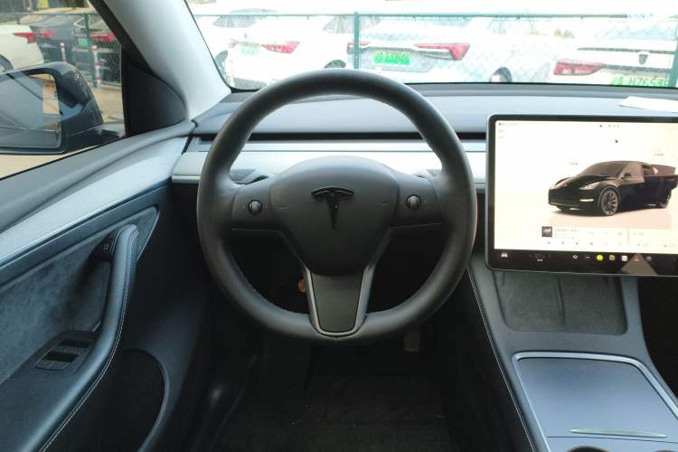 Used Tesla Model Y 2023 Long-Range All-Wheel-Drive Version