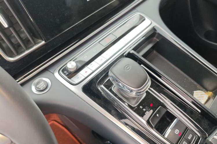 Used GAC Trumpchi M8 2021 Lingxiu Series 390T Ultimate Edition Gear Lever