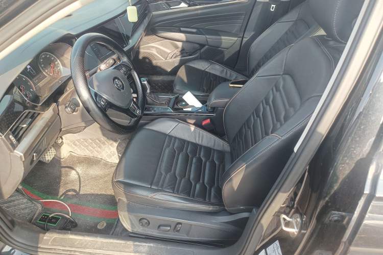 Used Volkswagen Passat 2020 330TSI Elite Edition China VI Left Front Seat