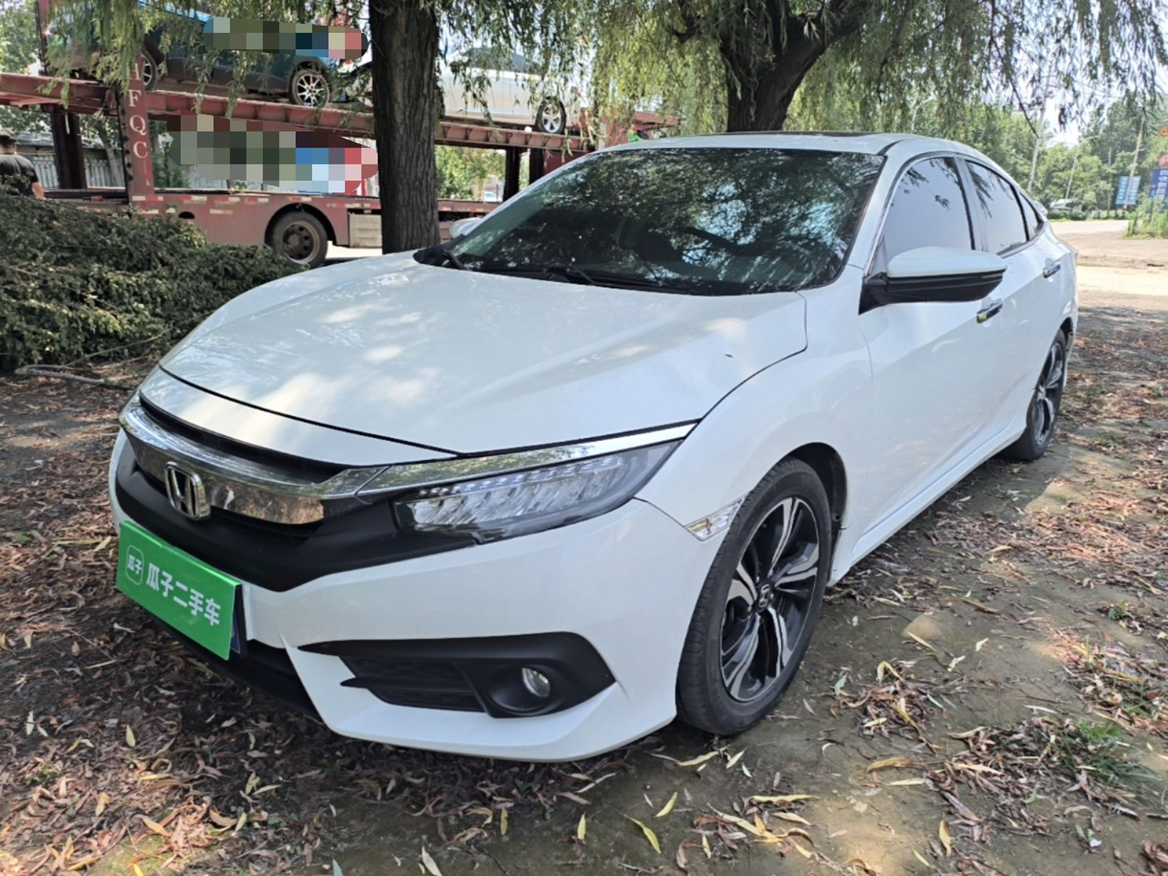 Под передней частью автомобиля