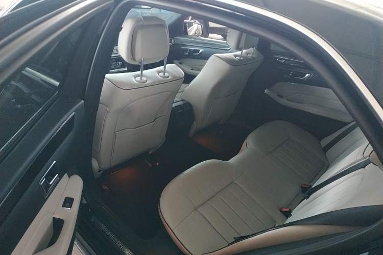 Used Mercedes-Benz E-Class 2015 E 260 L Sport Edition
