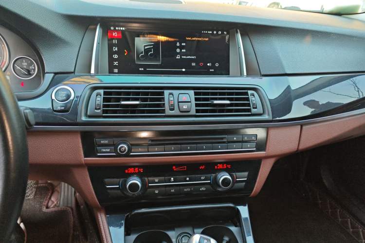 Used BMW 5 Series 2014 520Li Elegant Model
