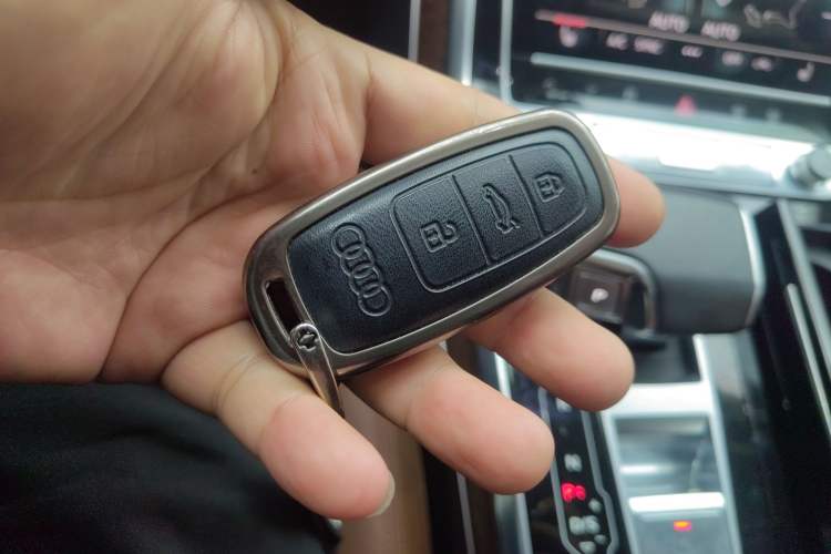 Used Audi Q7 2021 55 TFSI quattro S line Sport model