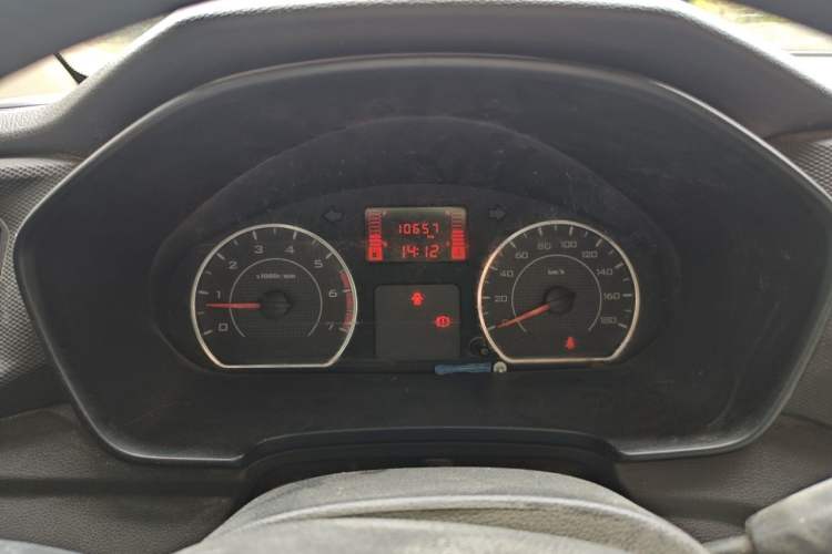 Used Wuling Hongguang V 2022 1.5L Jingqu Edition Enclosed-Window Vehicle with Electric Power Steering LAR
