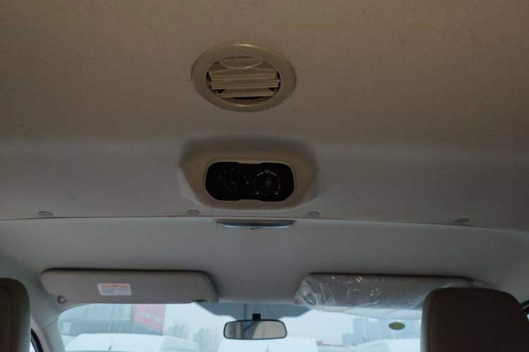 Used Ford Transit 2019 2.0T Diesel Commercial & Travel Short Wheelbase Low-Roof 7-Seater China VI Standard
