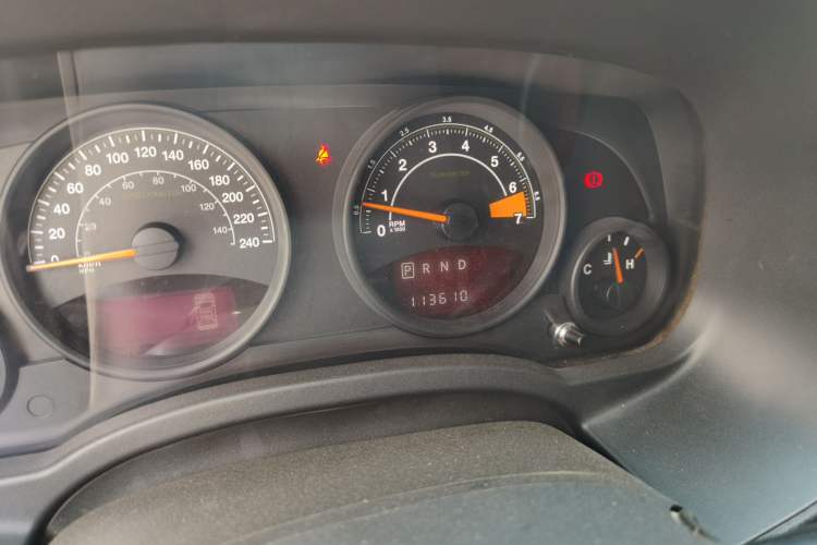 Used Jeep Compass 2013 2.0L two-wheel drive sport version
