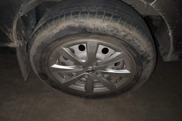 Used Jinbei New Hiace S 2023 1.5L Wealth Edition Passenger Van 5/6/7-Seater Non-Air-Conditioned Version SWC15M