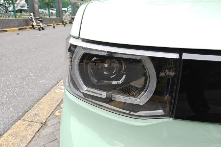 Used Wuling Hongguang MINIEV 2022 Macaron Fashion Model Lithium Iron Phosphate Right Front Headlight