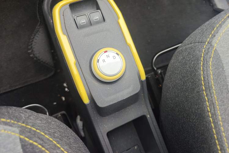 Used Chery QQ Ice Cream 2022 170km Sundae Phosphate Lithium-Ion Gear Lever