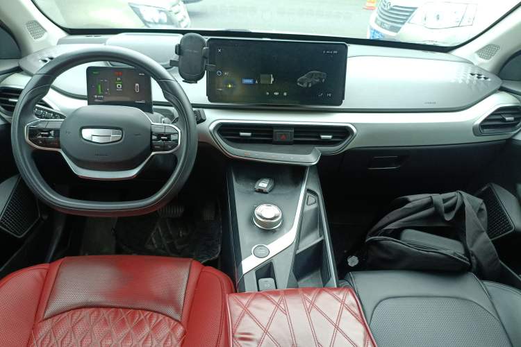 Used Geometry A 2022 Pro 430KM Commuter Edition Center Console