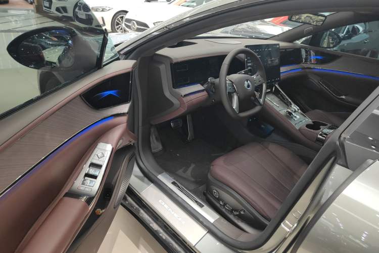 Used Denza Z9GT 2024 1100 Four-Wheel Drive Max Edition
