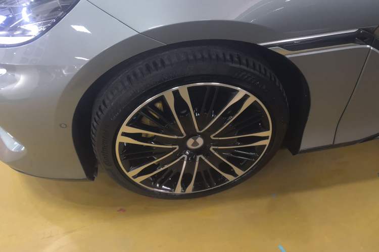 Used Denza Z9GT 2024 1100 Four-Wheel Drive Ultra Version Left Front Wheel Hub