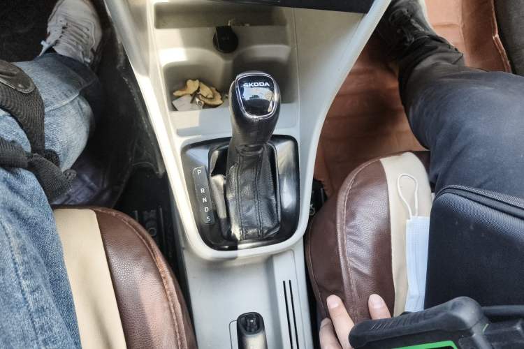 Used Skoda Rapid 2013 1.6L Automatic Enjoyment Model
