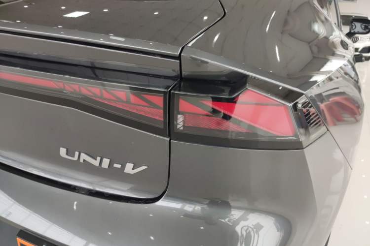 Used CHANGAN UNI-V 2023 1.5T Sport Edition
