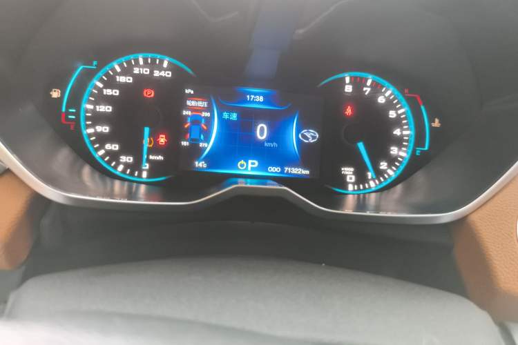 Used Soueast DX7 2018 1.5T Automatic Luxury Model Odometer Close Up