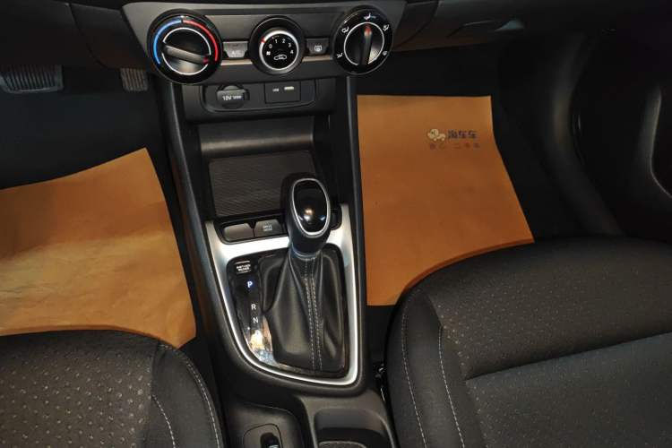 Used Hyundai Celesta 2020 1.6L Automatic GL Enjoyable Edition Gear Lever