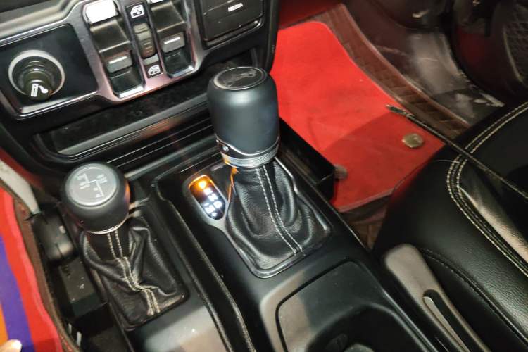 Used Jeep Wrangler 2019 2.0T Sahara 4-Door Version China V Standard
