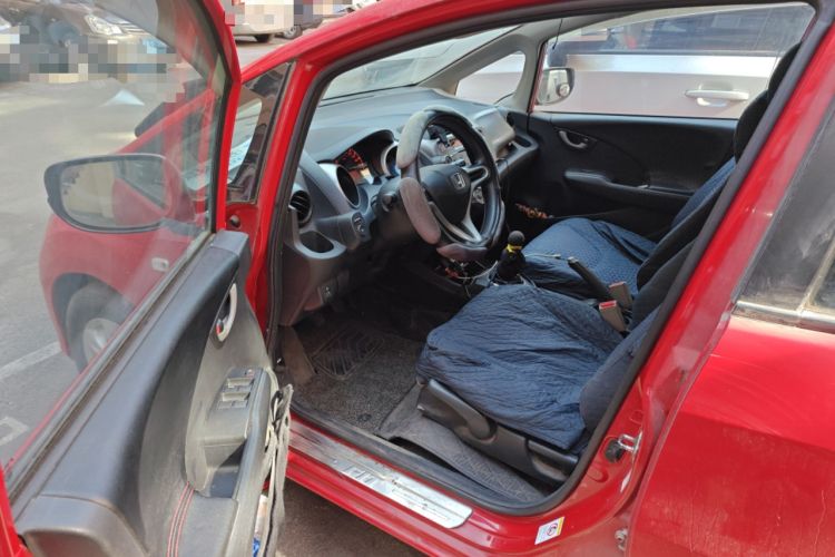 Used Honda Fit 2011 1.5L manual luxury version
