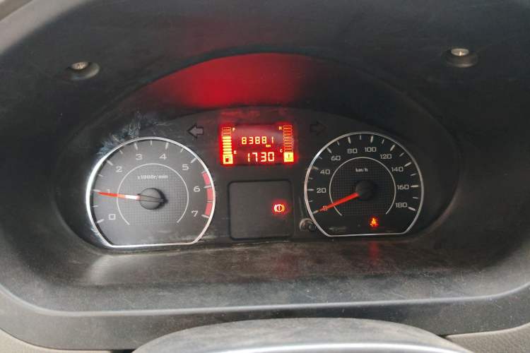 Used Wuling Rongguang V 2018 1.5L Practical Version Odometer Close Up