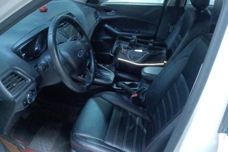 Used Ford Escort 2019 Revised 1.5L Automatic ZhiXiang Version (Tire Pressure Monitoring) China VI Standard Left Front Seat