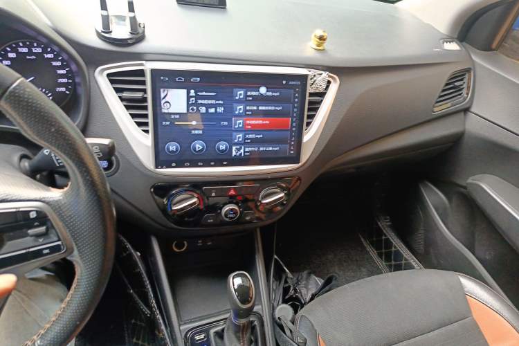 Used Hyundai Verna RV 2017 1.6L Automatic Sport Edition China V Standard Audio And AC Panel