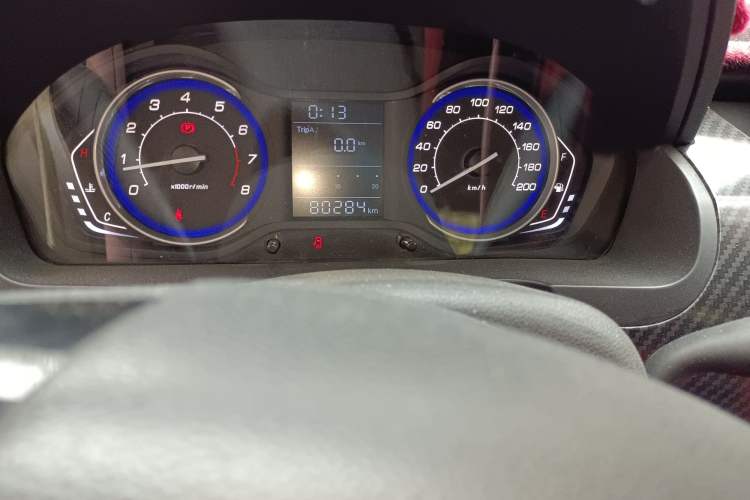 Used BAIC Senova X25 2015 1.5L manual Comfort trim level Odometer Close Up