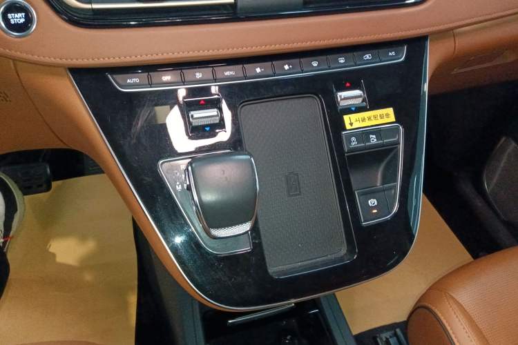 Used Hongqi HQ9 2023 2.0T Smart Connect Flagship Edition Gear Lever