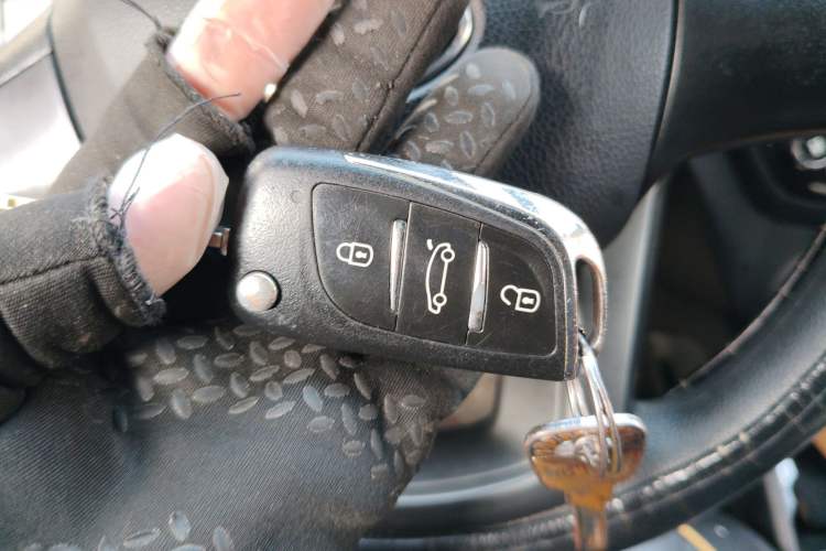 Used Kia K2 2012 Sedan 1.4L MT GLS Commemorative Edition