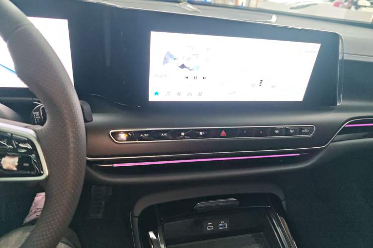 Used Hongqi H9 2025 Model Facelifted 2.0T Two-Wheel Drive Flag-Style Luxury Business Edition, 5 Seats