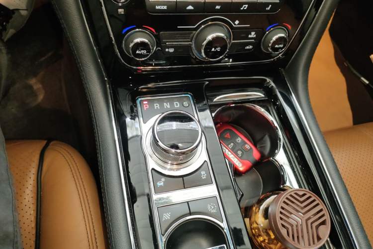 Used Jaguar XJ 2014 XJL 2.0T Two-Wheel Drive Panoramic Business Edition