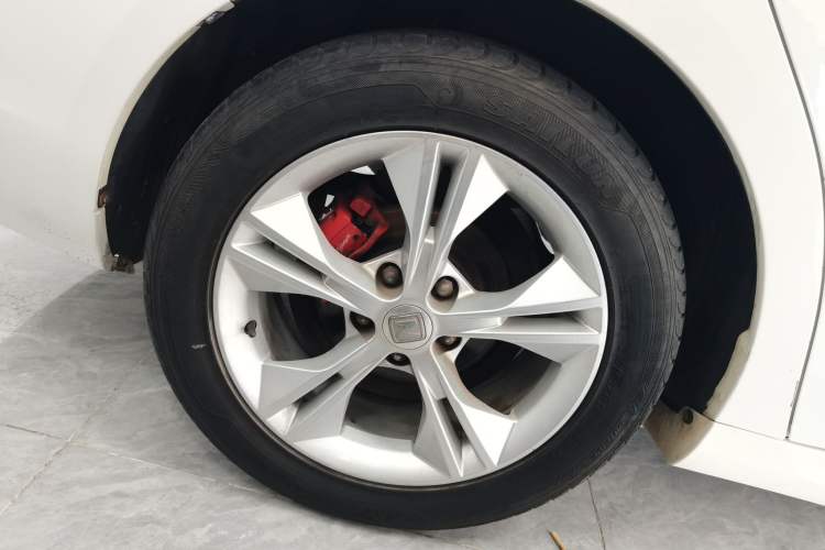 Used Zotye Z500 2016 1.5T Manual Luxury Edition Right Rear Wheel Hub