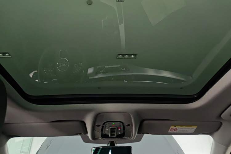 Used Audi A4L 2022 40 TFSI Luxury Dynamic Model Headliner