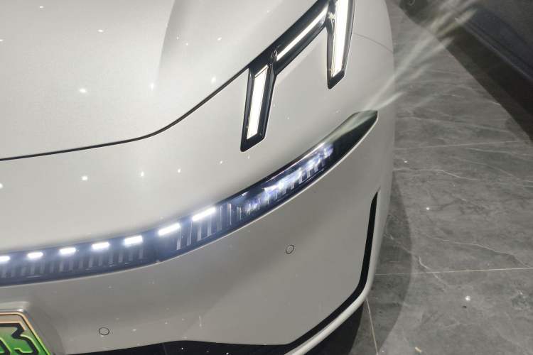 Used Lynk & Co 07 2024 EM-P 126 Long-Range Ultra Left Front Headlight