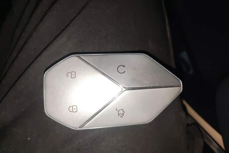 Used Formula Leopard 5 2023 Navigator Edition
