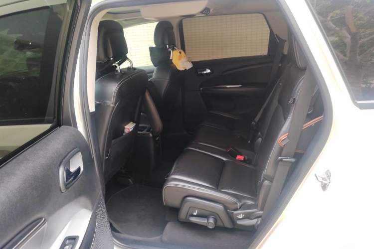 Used Dodge Journey 2013 2.4L Two-Wheel Drive Luxury Version