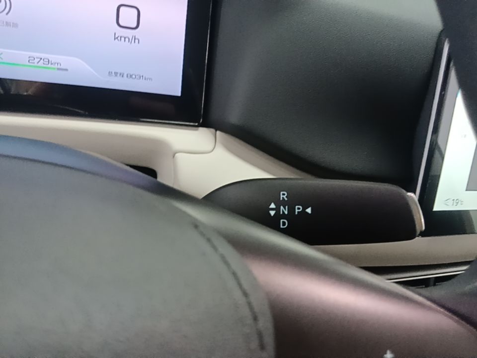 BYD Yuan UP 2025 Model 301KM Leading Version — снимка 16