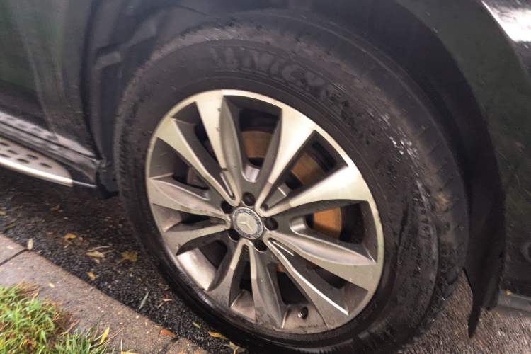 Used Mercedes-Benz GL-Class 2014 GL 400 4MATIC Luxury Model Right Front Wheel Hub