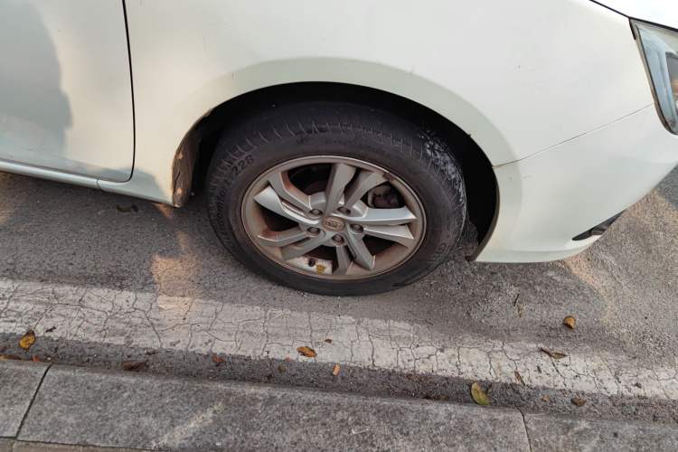 Used BYD Surui 2014 1.5L Manual Luxury Model Right Front Wheel Hub