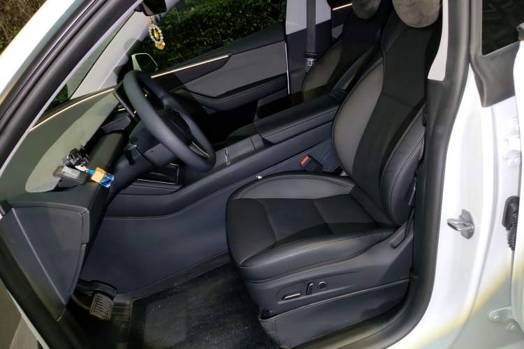 Used Tesla Model Y 2025 Rear-Wheel-Drive Version
