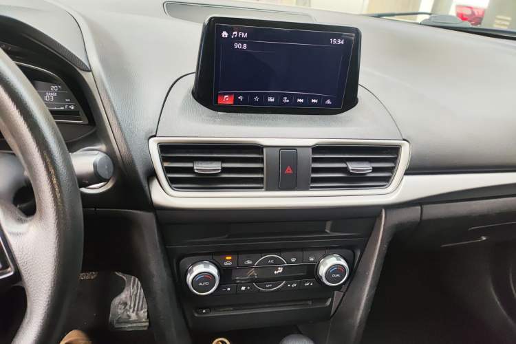 Used Mazda Mazda 3 Axela 2017 Sedan 1.5L Automatic Luxury Model Emission Standard China V
