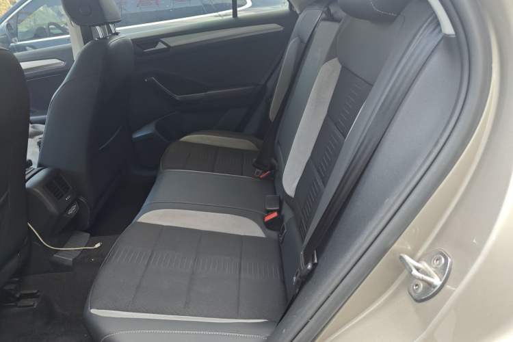 Used Volkswagen T-ROC 2020 230TSI DSG Two-Wheel Drive Advanced Version Left Rear Seat