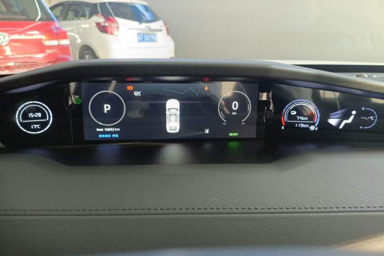 Used Changan UNI-V iDD 2024 Blue Whale Smart Electric iDD 136km Luxury Model
