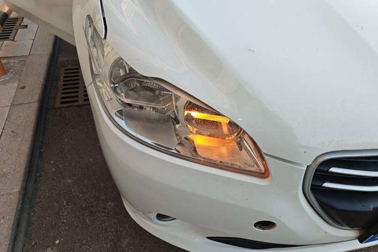 Used Peugeot 301 2016 1.6L Manual Comfort Edition Right Front Headlight