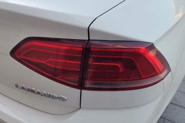 Used Volkswagen Lamando 2017 230TSI DSG Fashion Edition
