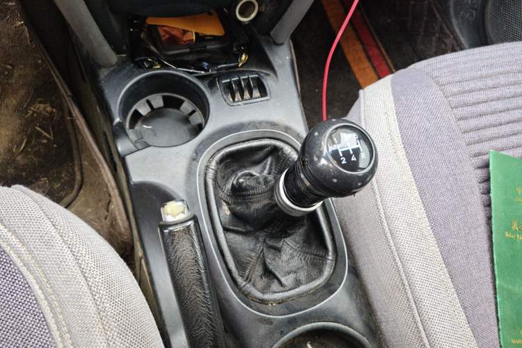 Used Huatai Santa Fe Classic 2009 2.0T Diesel Manual Two-Wheel Drive Comfort Version Gear Lever