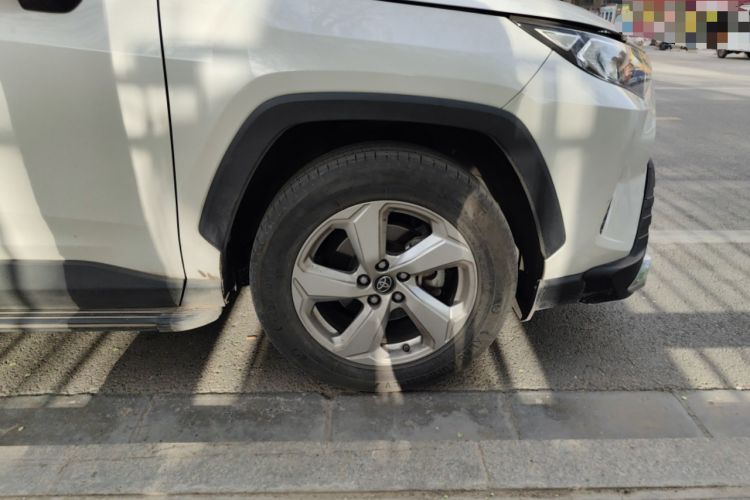 Used Toyota RAV4 2020 2.0L CVT 4x4 Trend Edition Right Front Wheel Hub