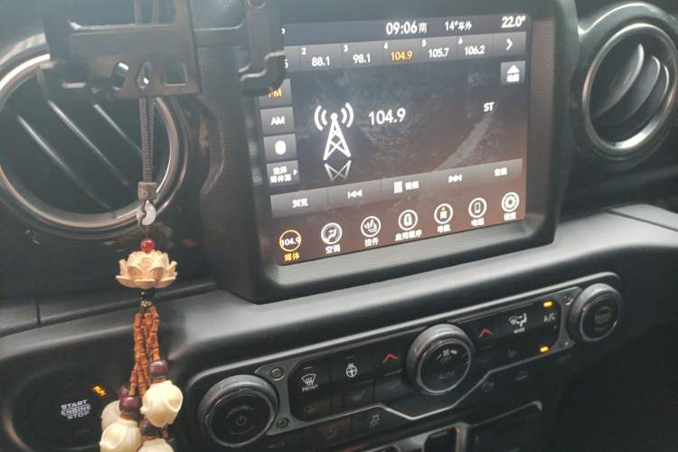 Used Jeep Wrangler 2022 2.0T High Altitude Four-Door Edition Audio And AC Panel